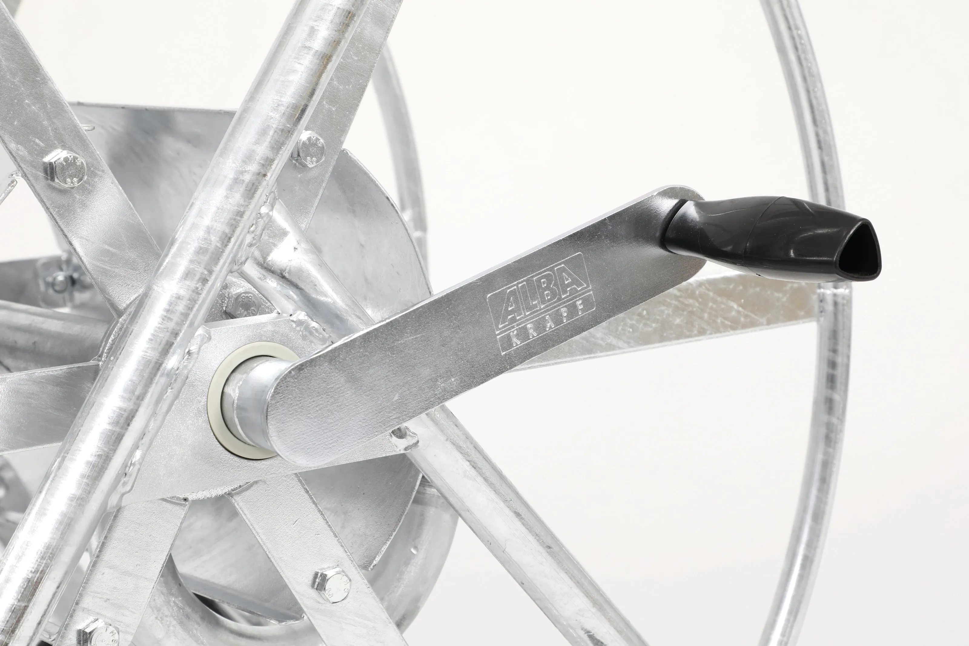 Detail of the 185 mm ergonomic crank with ALBA KRAPF branding