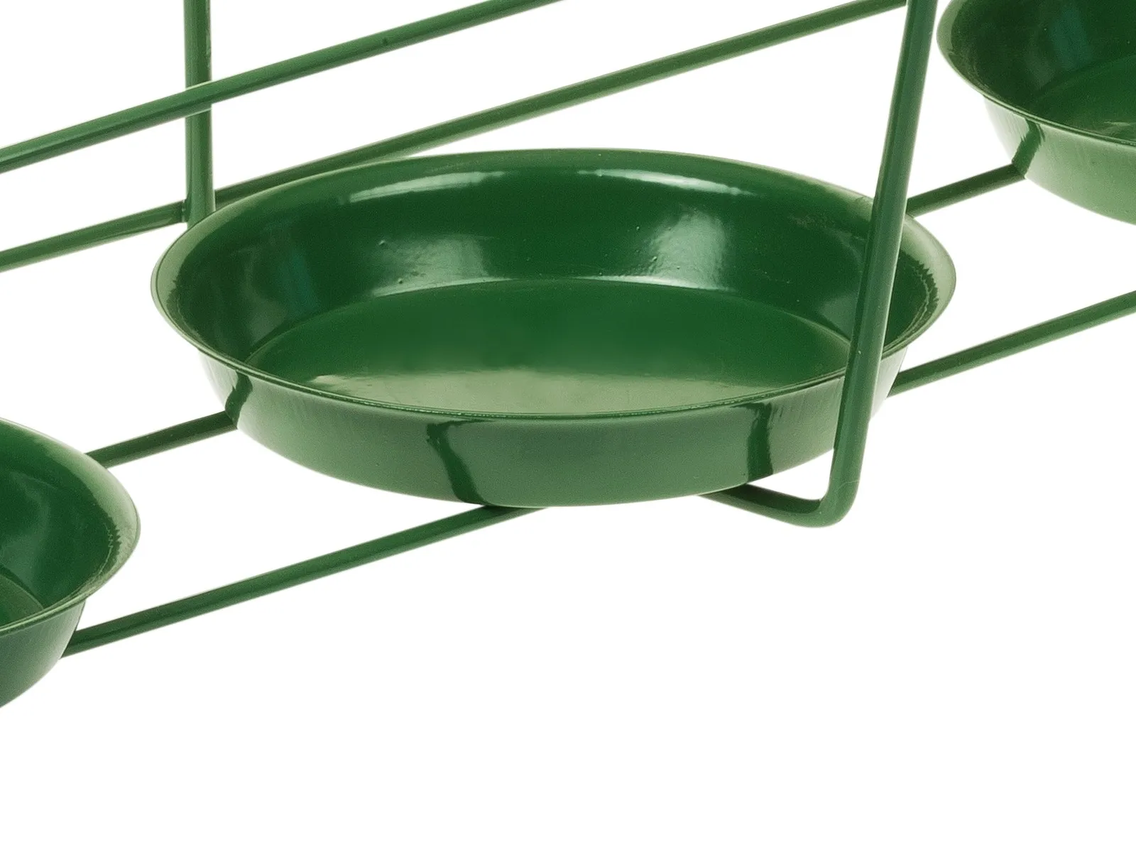 Detail der grünen Auffangschale im Drahtkorb des Blumentopfhalters