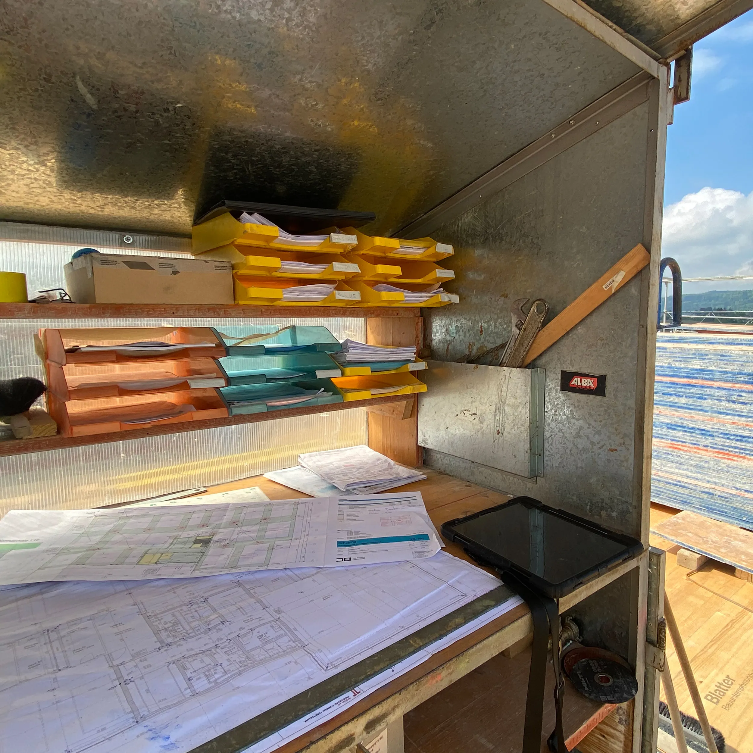 ALBA Plan Station in use on the construction site, with plans and shelves