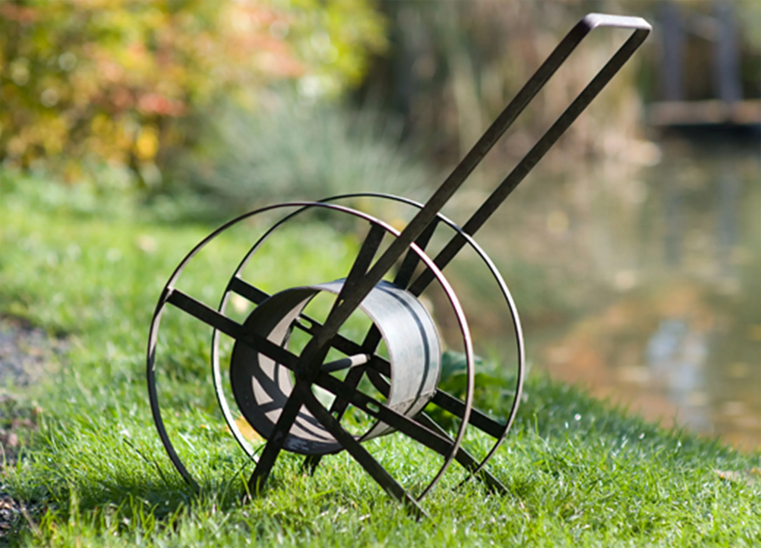 ALBA steel hose reel, in long-lasting use in the garden