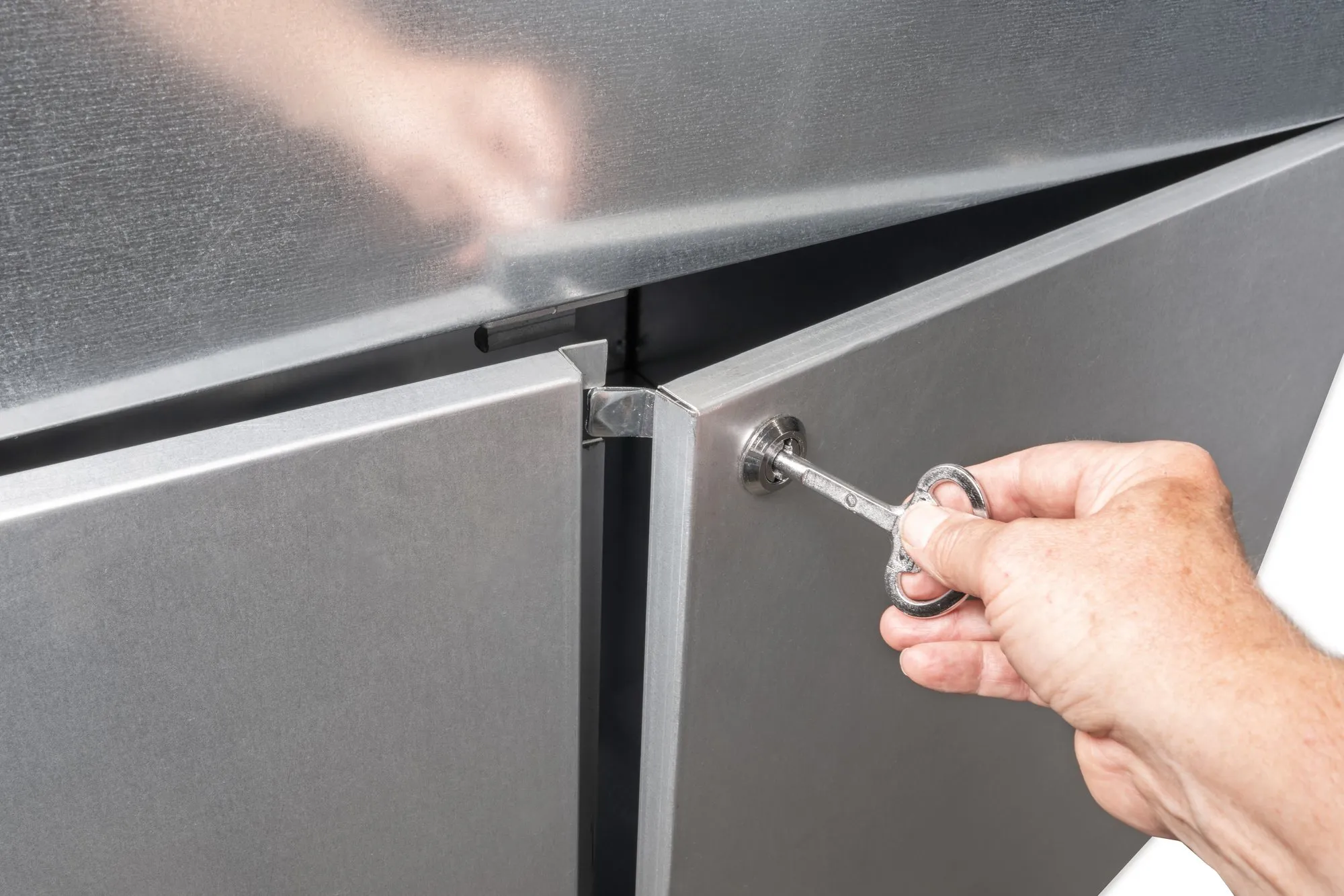 Key lock on the cabinet doors of the ALBA Plan Station 2